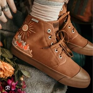 BANGS Sunrise Mountain High Top shoes Sz 6.5